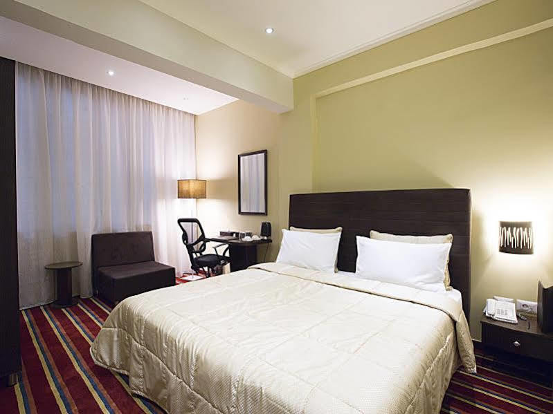 Hotel The J & 4*