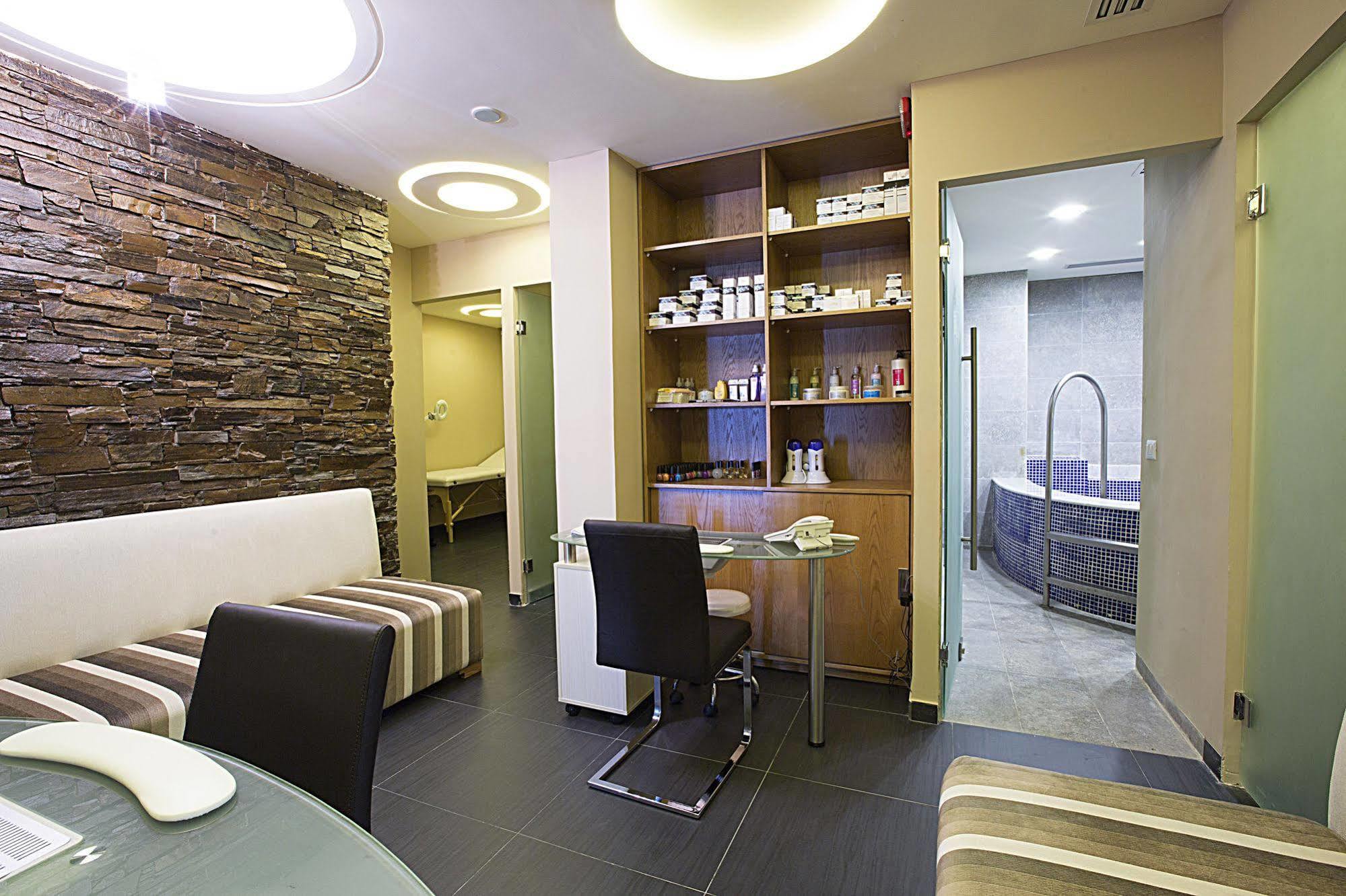 Hotel The J & 4*