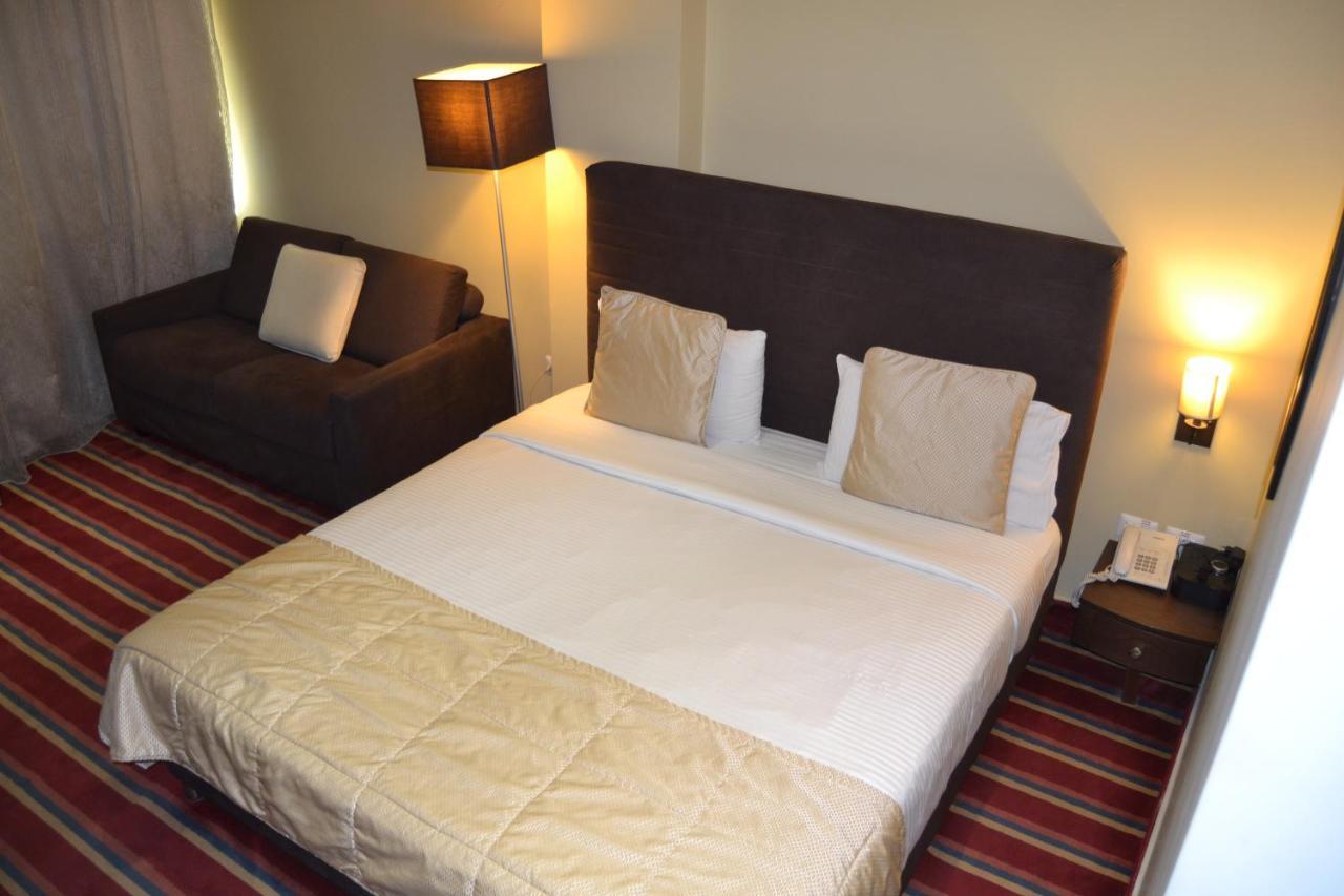 The J & Hotel
