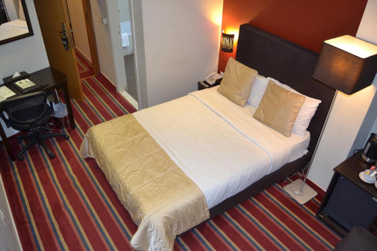 Hotel The J &