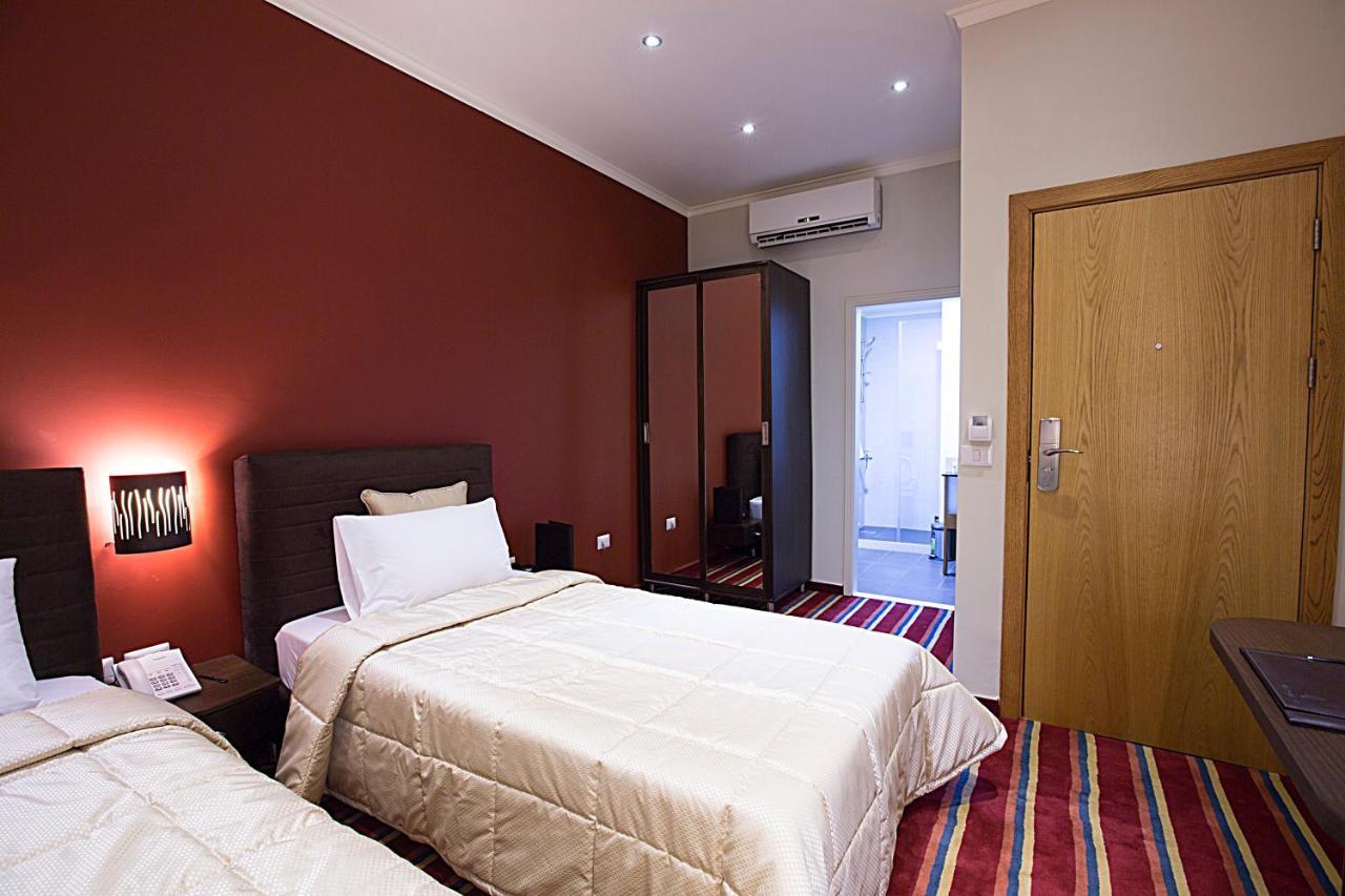 Hotel The J &