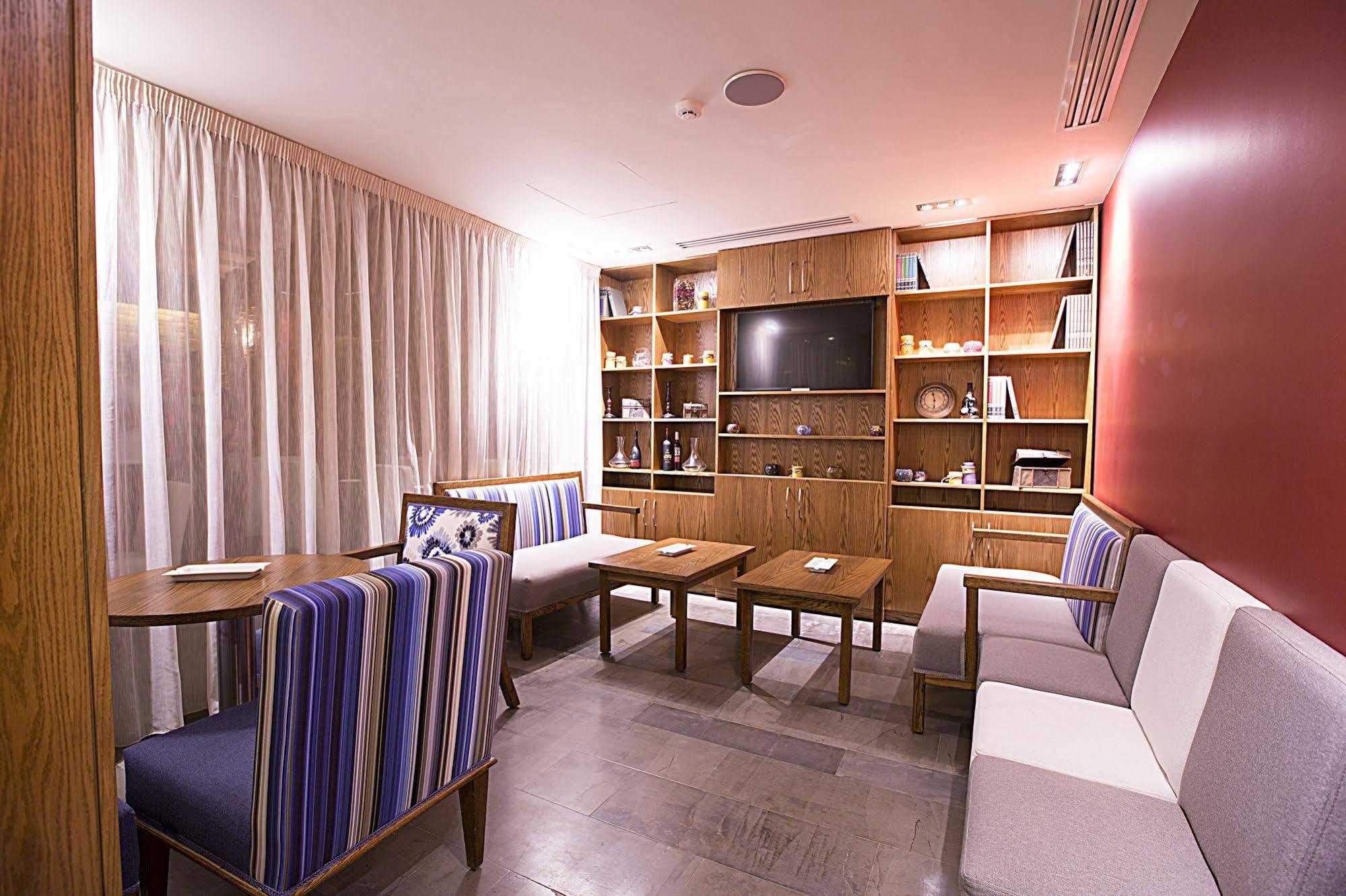 The J & Hotel
